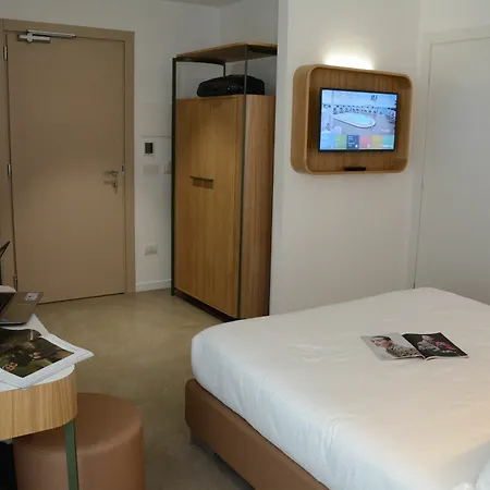 M&f Hotel